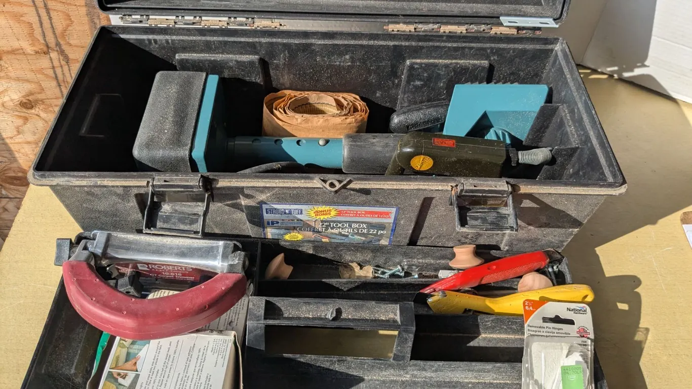 22" toolbox with flooring tools