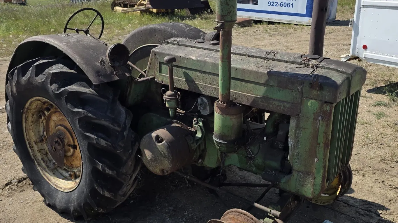 John deere D tractor- as is - not running