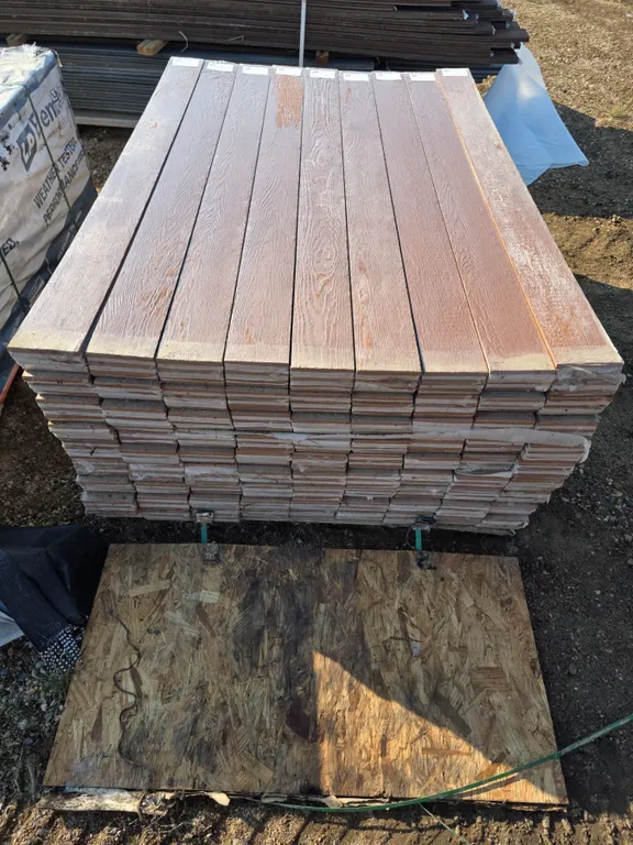 Flat top picket composite fencing-approx 81 bundles- 72" by 5.3"W- 6 pieces per bundle