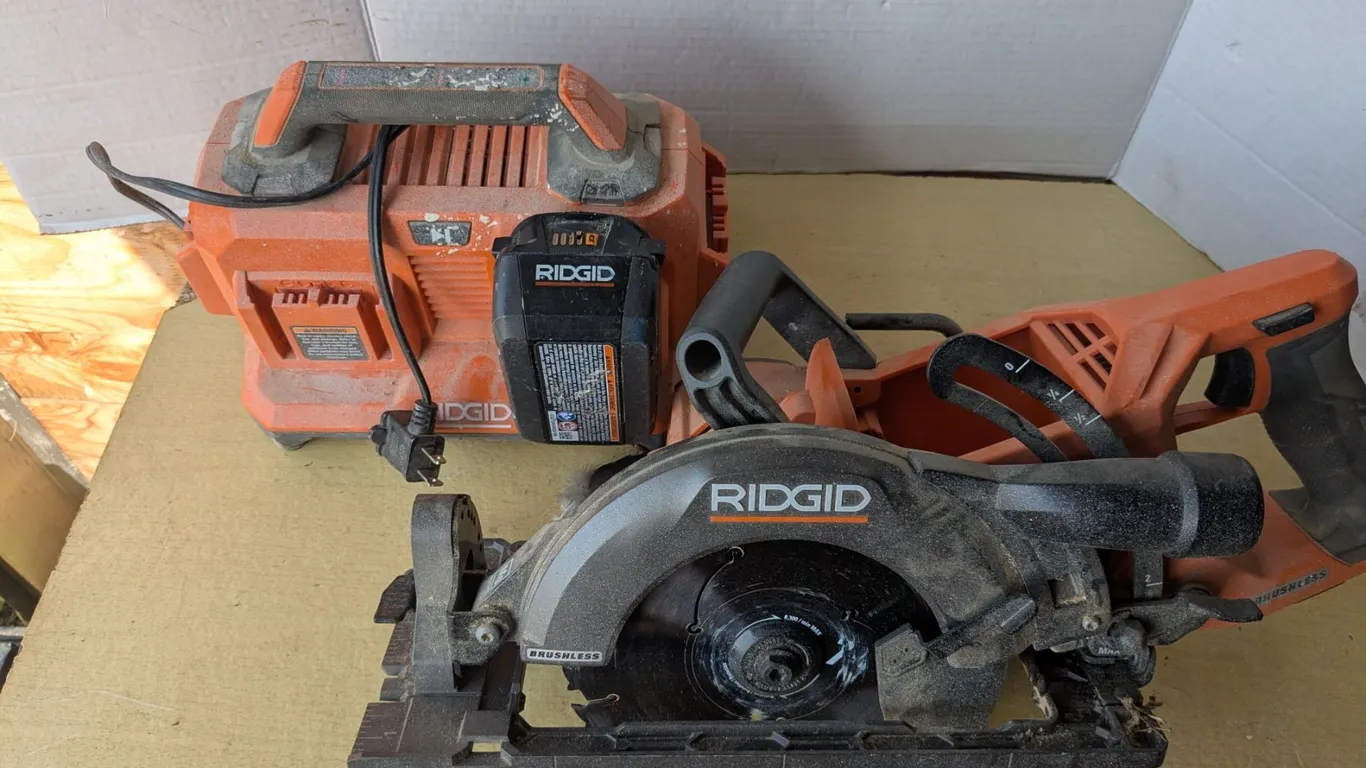 Rigid Cordless circular saw, 7 1/4", with battery and charger, tested-works