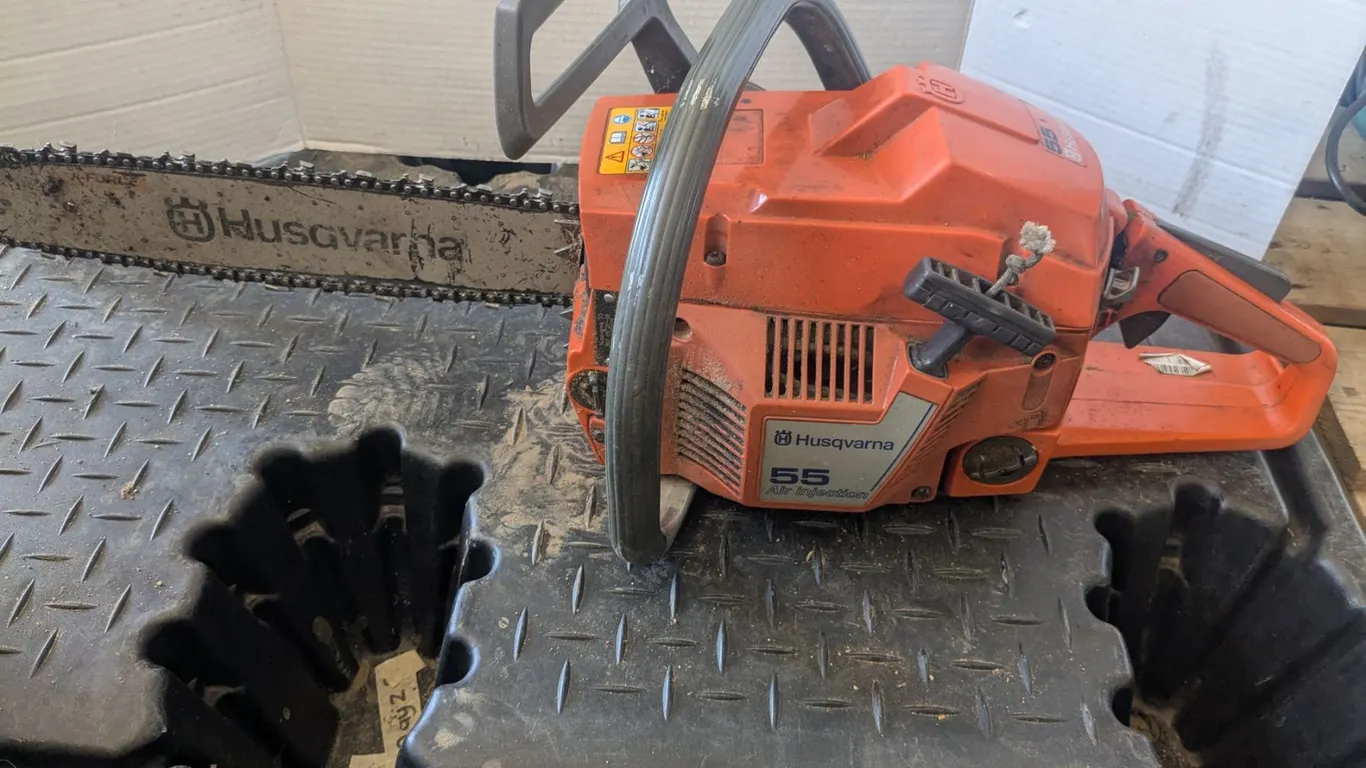 Husqvarna, 55cc, 18" chainsaw, untested-good compression