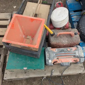 Mixed lot, gas can, water pumps, radio, etc