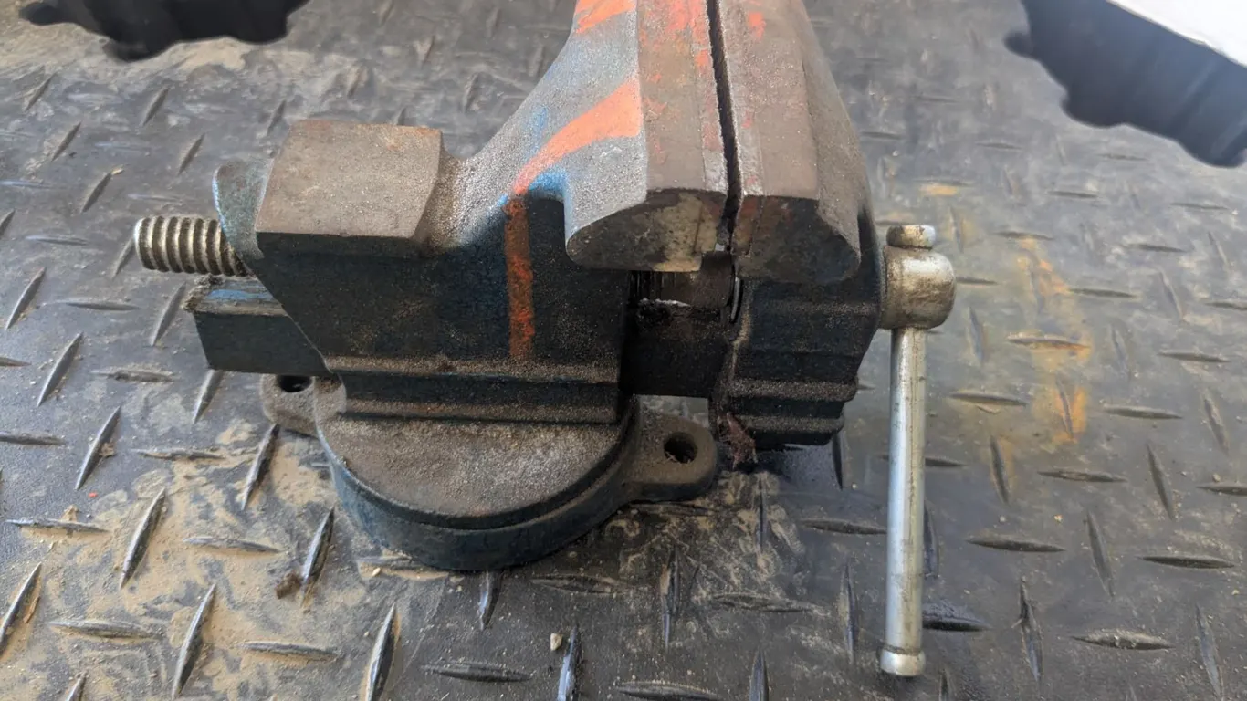 Mini bench vice, 3.5" wide, 3.5" opening
