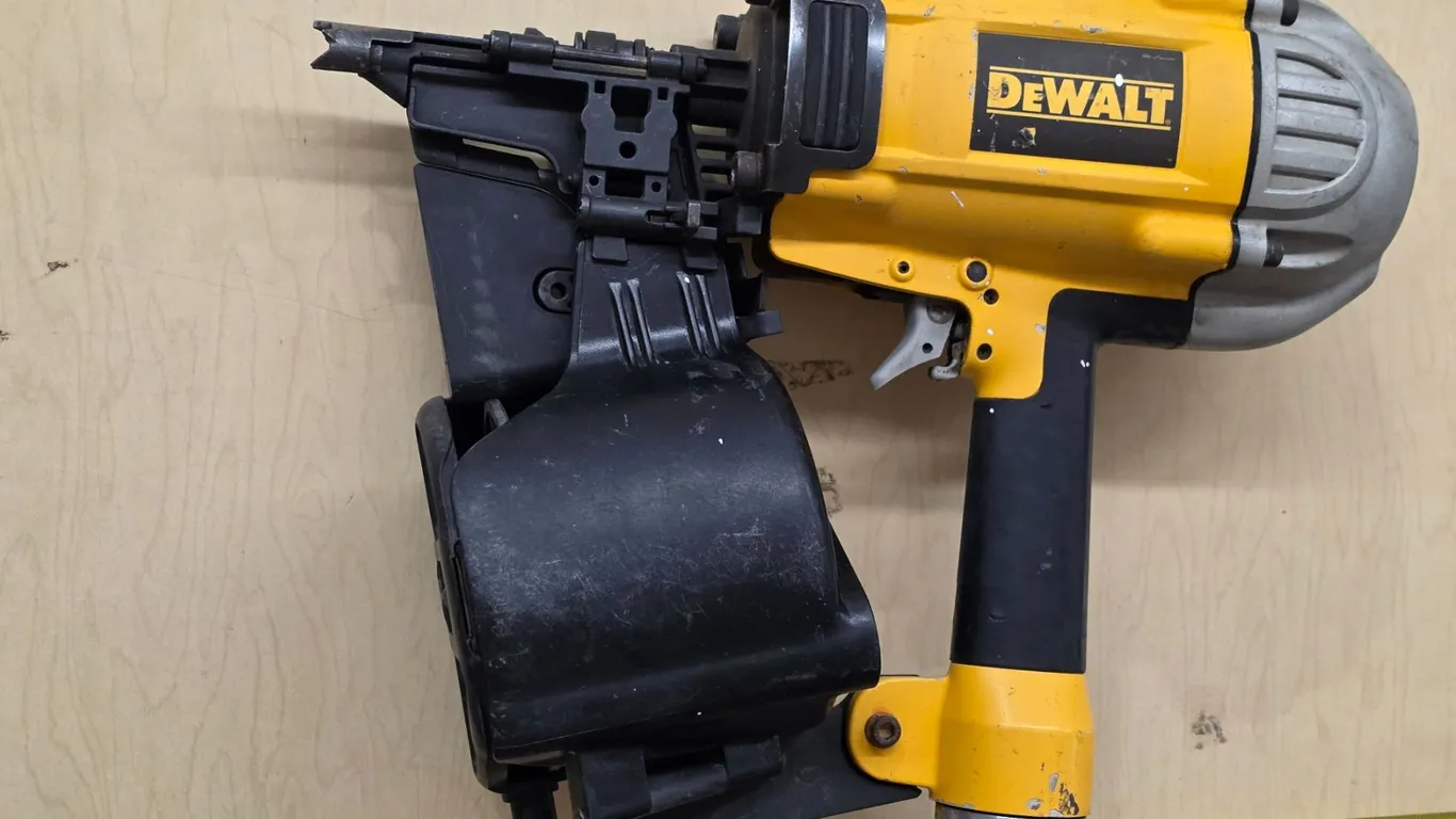 Dewalt 38mm-70.75mm Air Nailer - Works