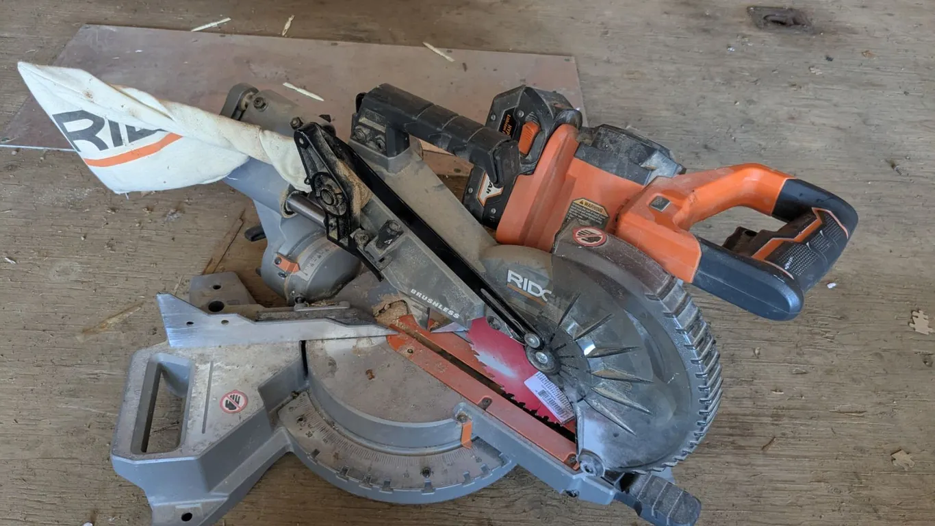 Rigid cordless mitersaw, 7 1/4", with battery, tested-works