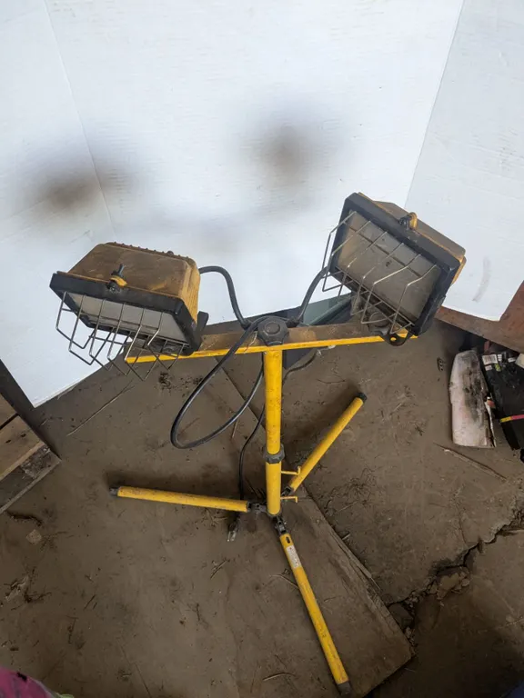 Dual worklamp on adjustible stand