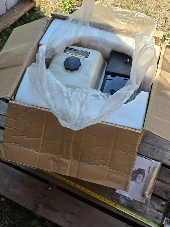 Gasoline Engine w/ Manual – NEW in Box