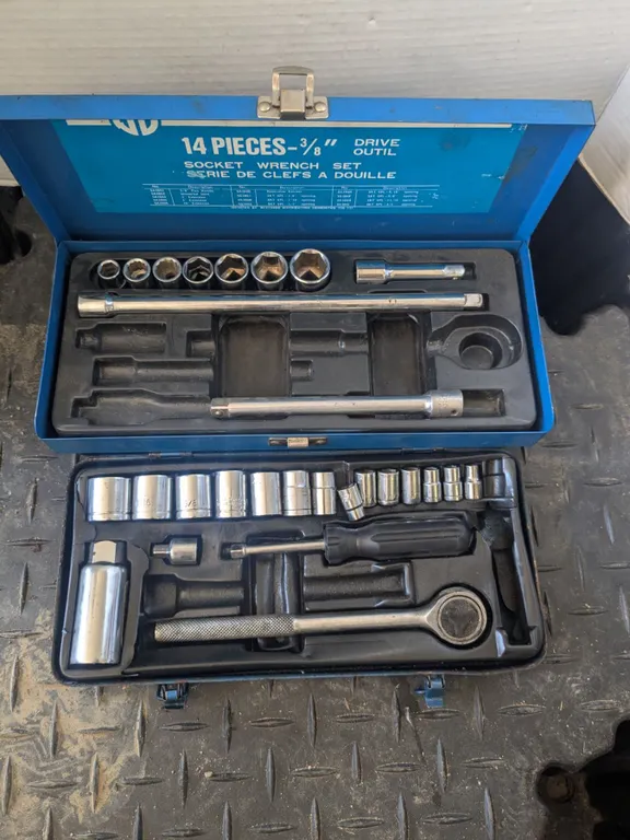 Sockets with ratchet, extensions, etc
