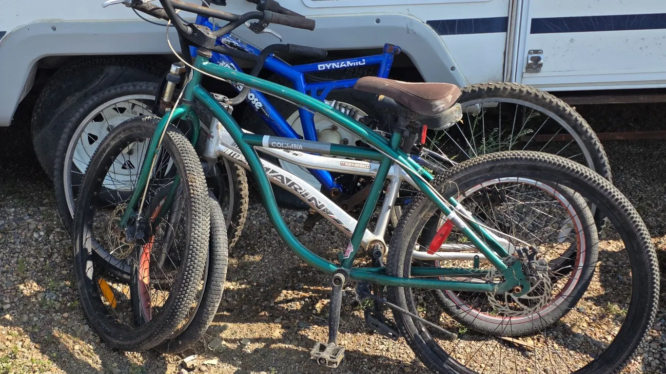 Various bikes- no complete bikes