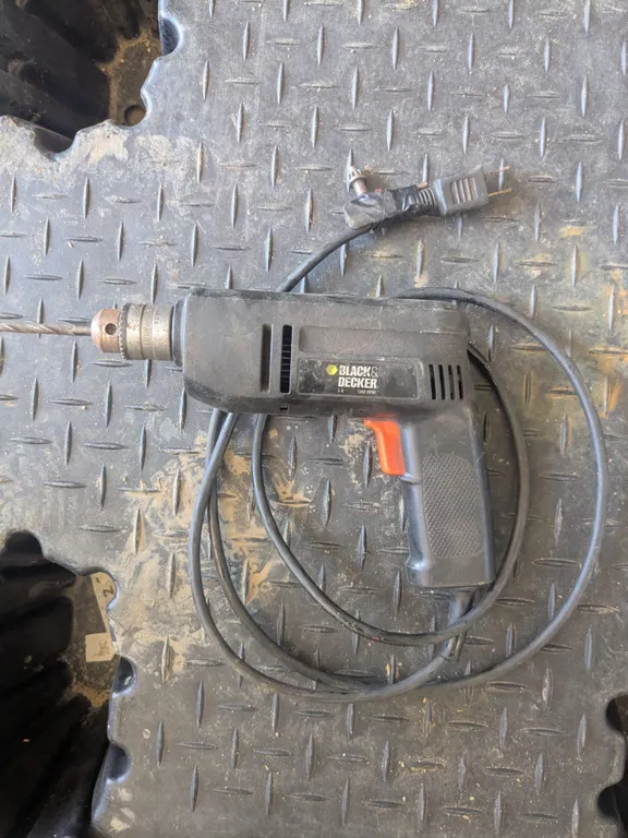 Black and decker 3/8" drill with key