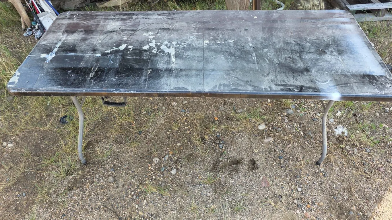 Foldable table