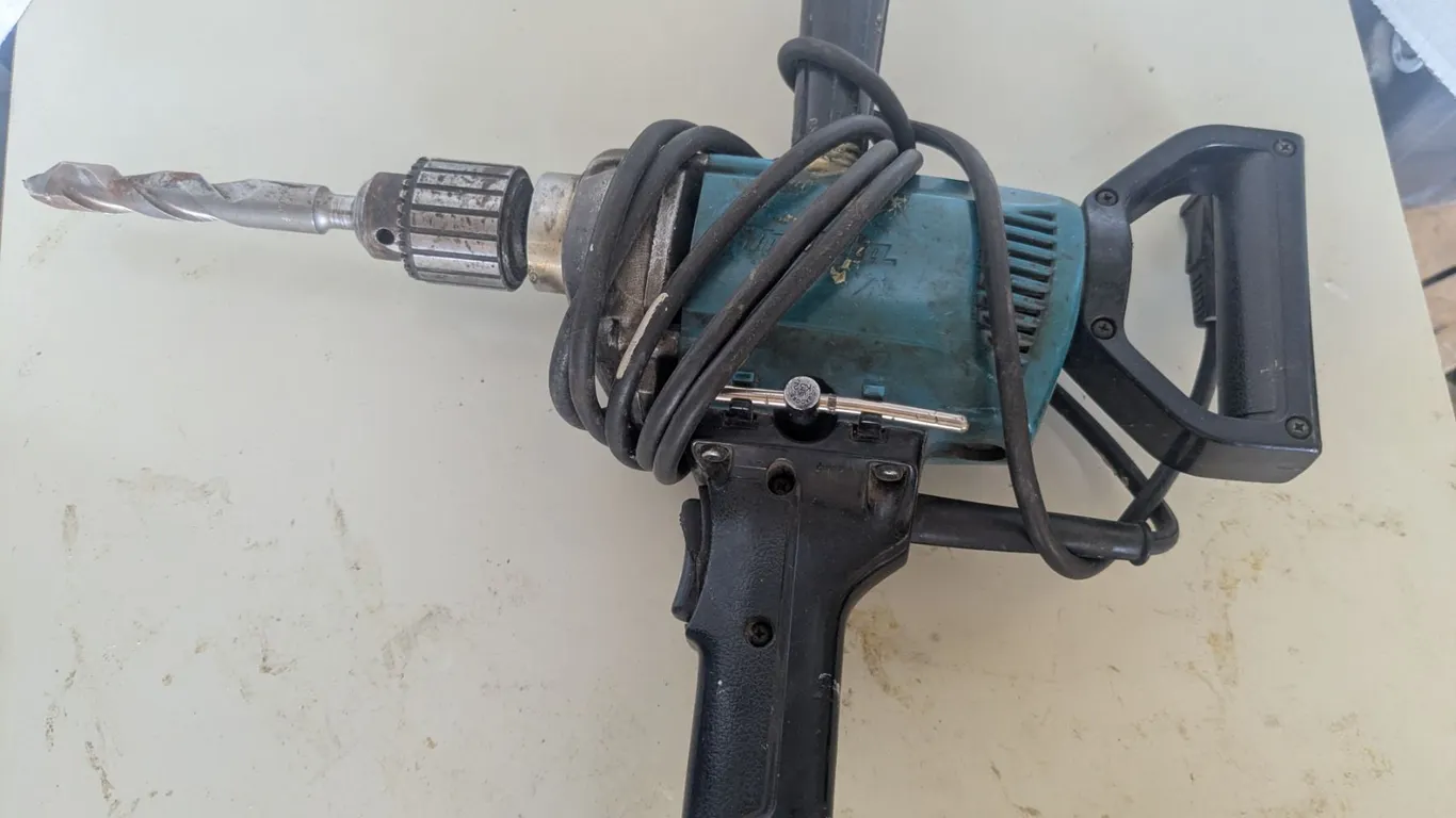 Makita 1/2" drill with chuck key