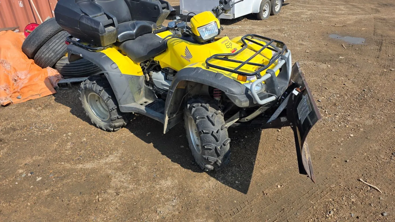 Honda quad- VIN: 1HFTE256654413180- runs and drives