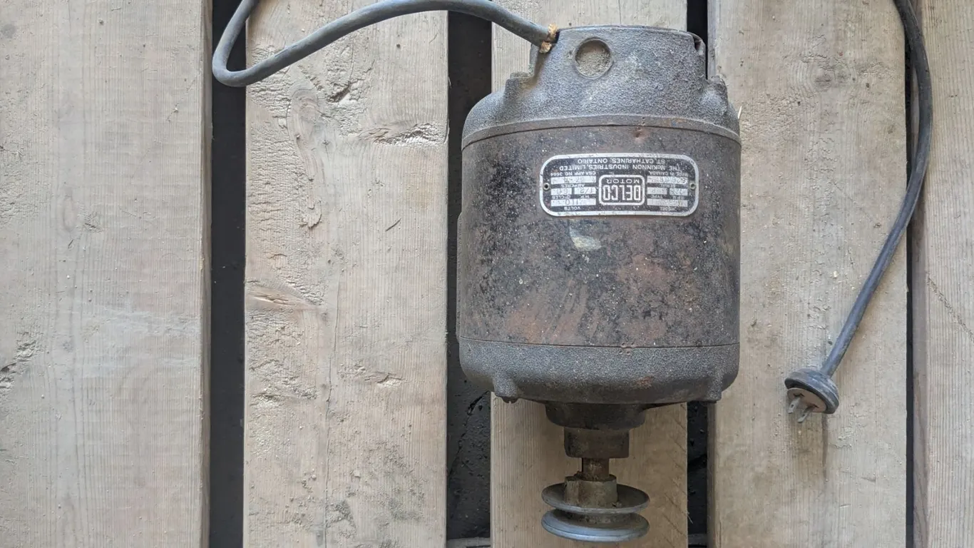 110V, 1/2HP electric motor
