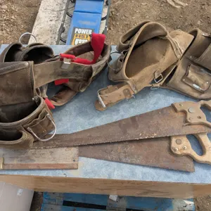 Tool belts with handsaws