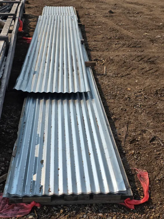 Assorted siding- cut pieces- up to 8ft- 12ft- approx 20 pieces