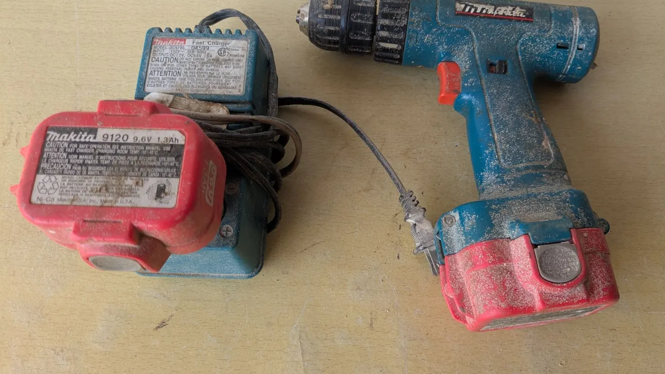 Vintage makita cordless drill with battery's and charger