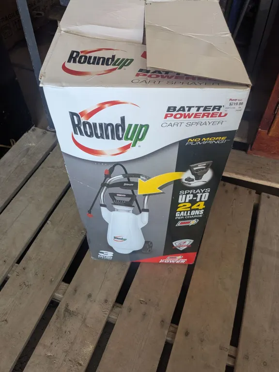Round up 3 gallon electric sprayer, in original packaging
