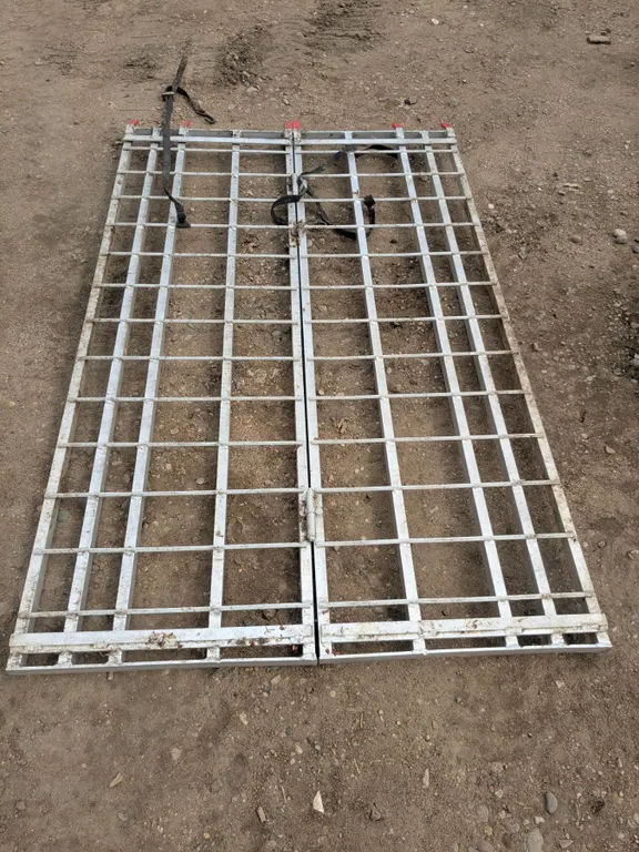 Folding aluminum ramp, 78x48"