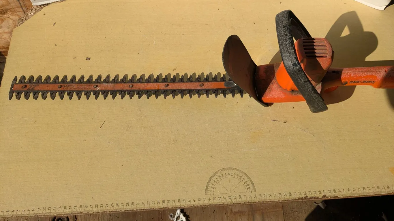 Black and Decker 20" hedge trimmer