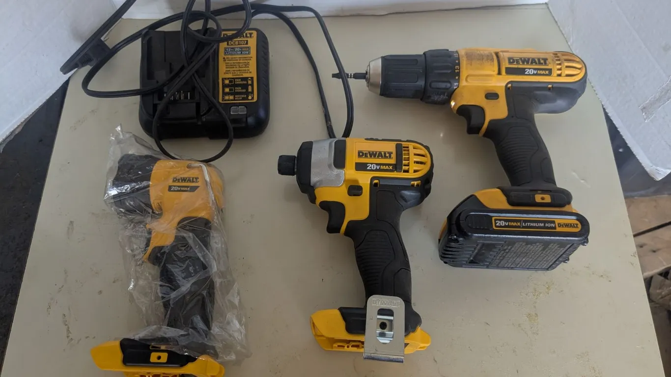 Dewalt 20vMax set in carry bag, tested-works