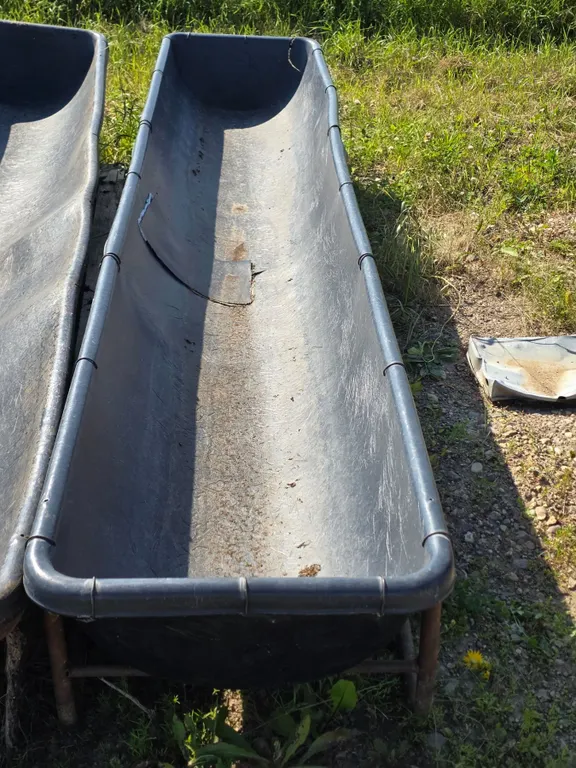 Bunk livestock feeder- has crack on the corner- 12ft L