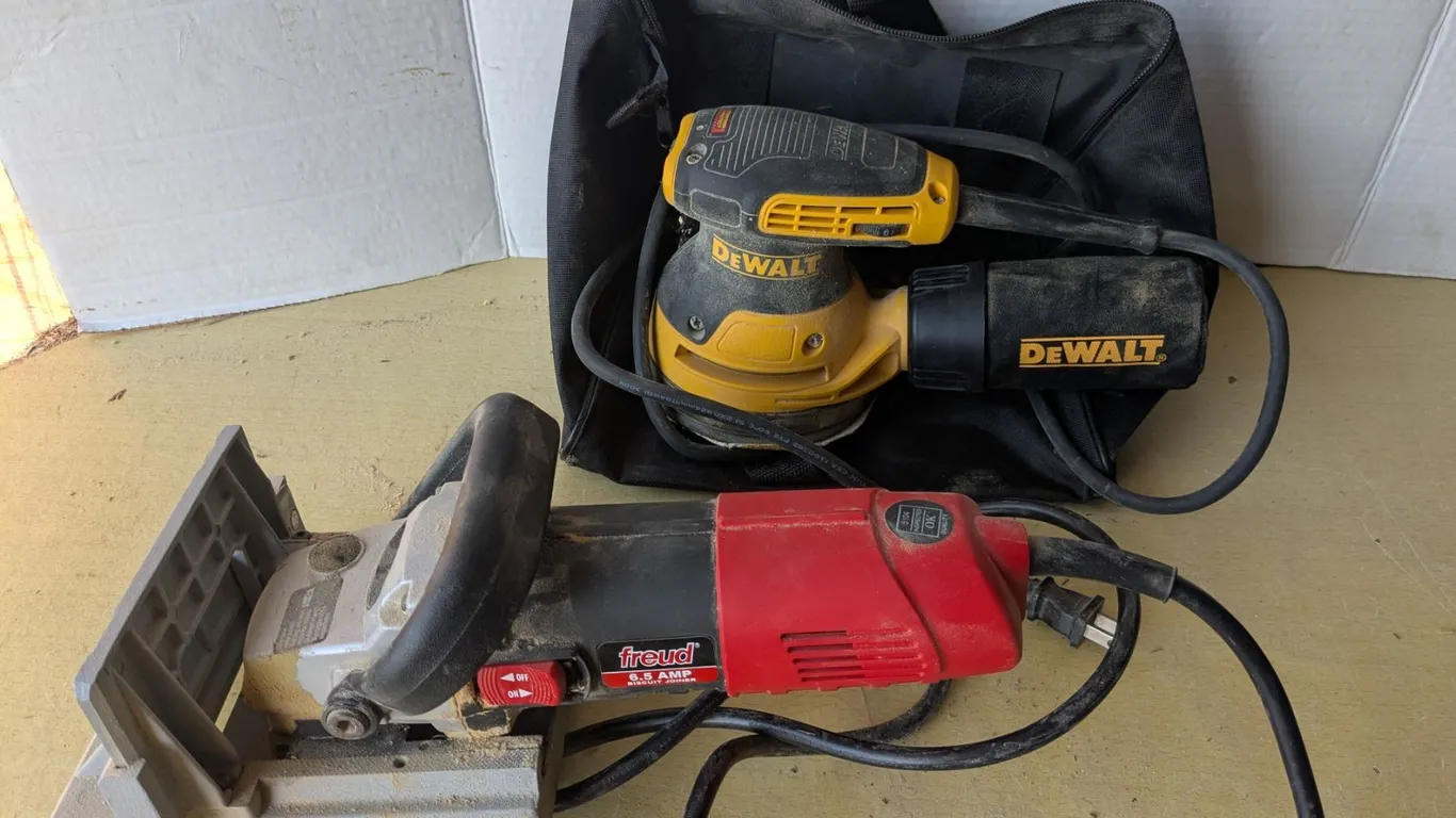 Orbital sander with biscuit joiner