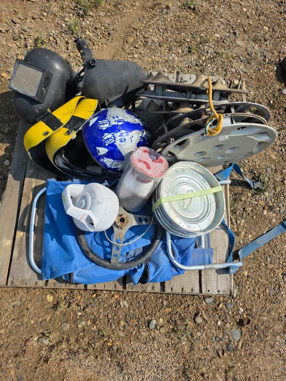 pallet of misc items- hub caps, helmets