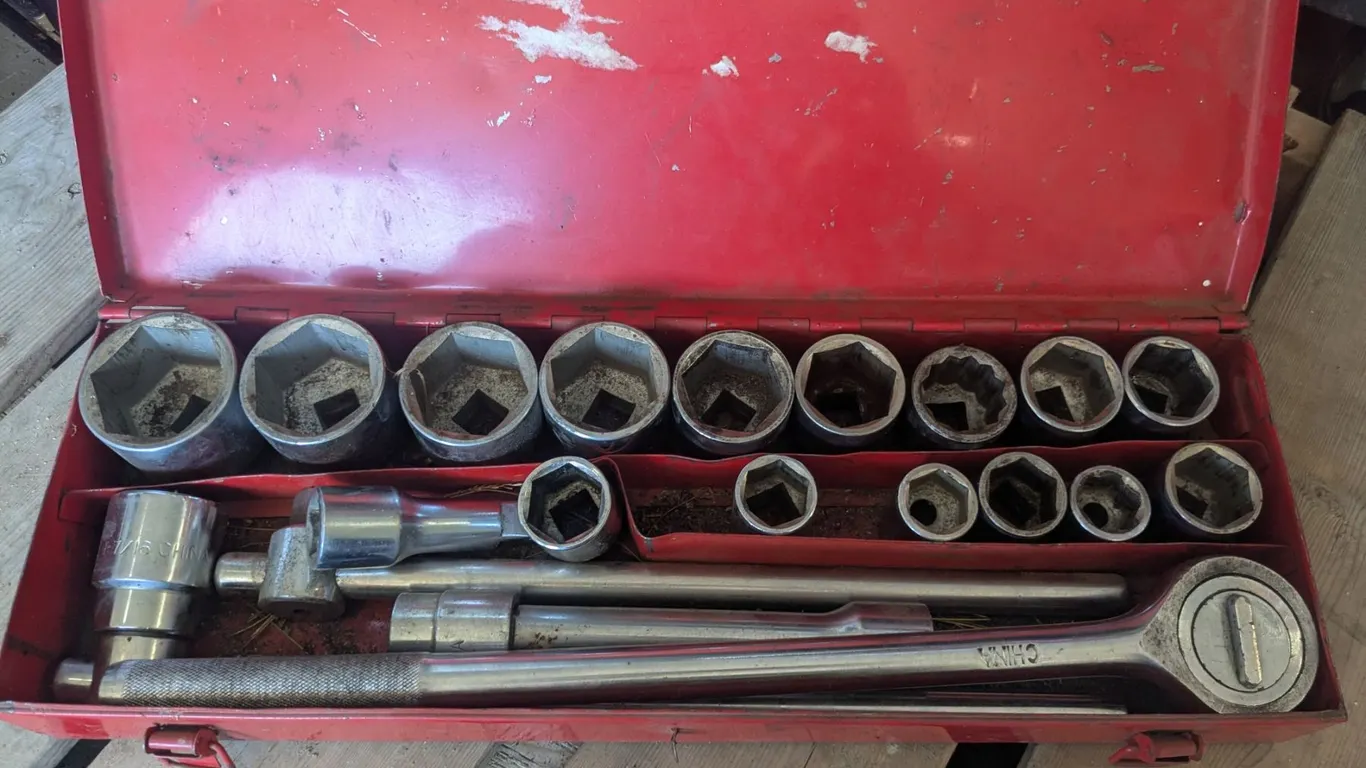 3/4" drive ratchet with sockets in carry case