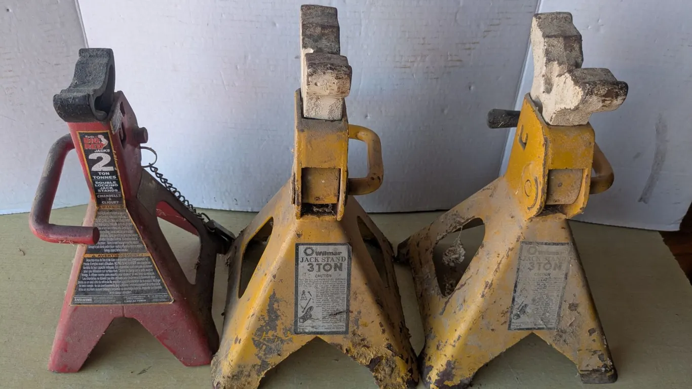 2- 3ton jack stands with 2 ton jack stand