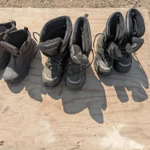 Winter boots, mixed sizes