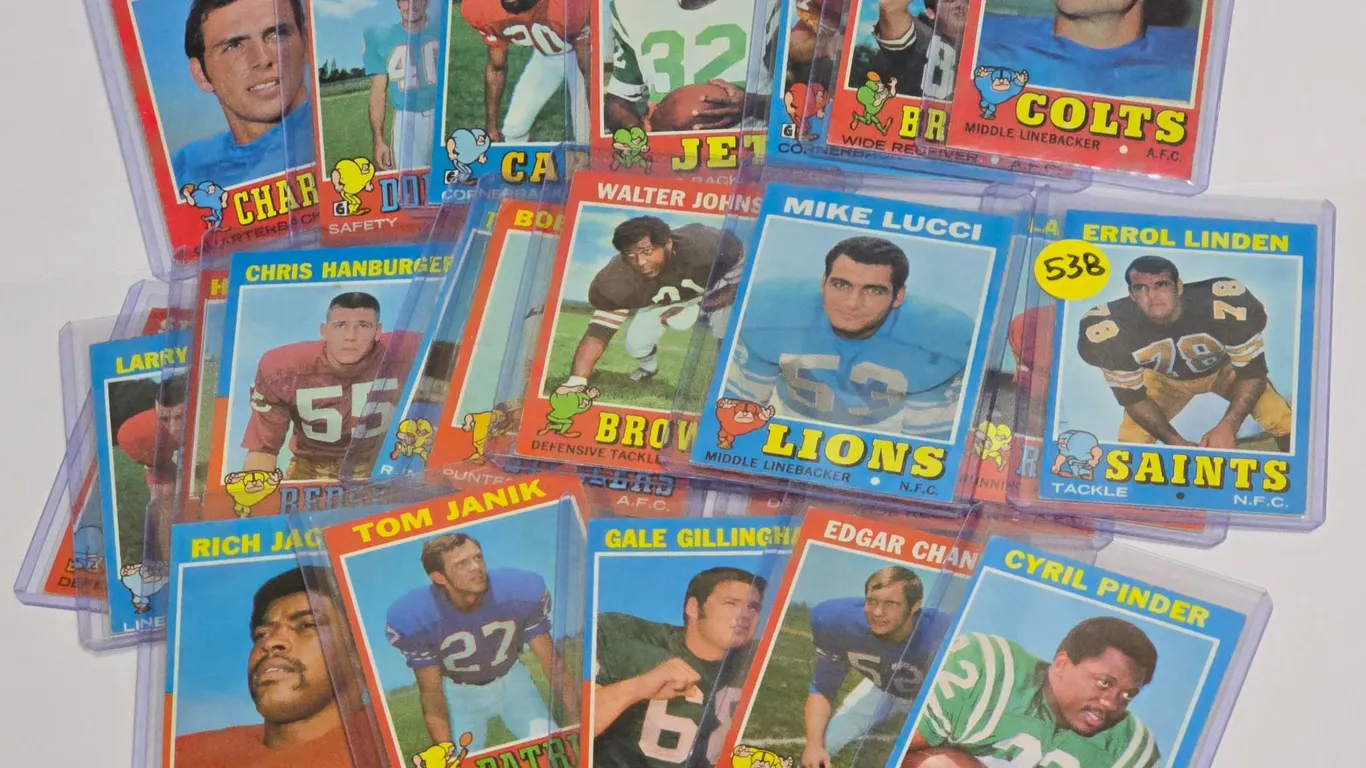 (25) 1971 Topps NFL Cards