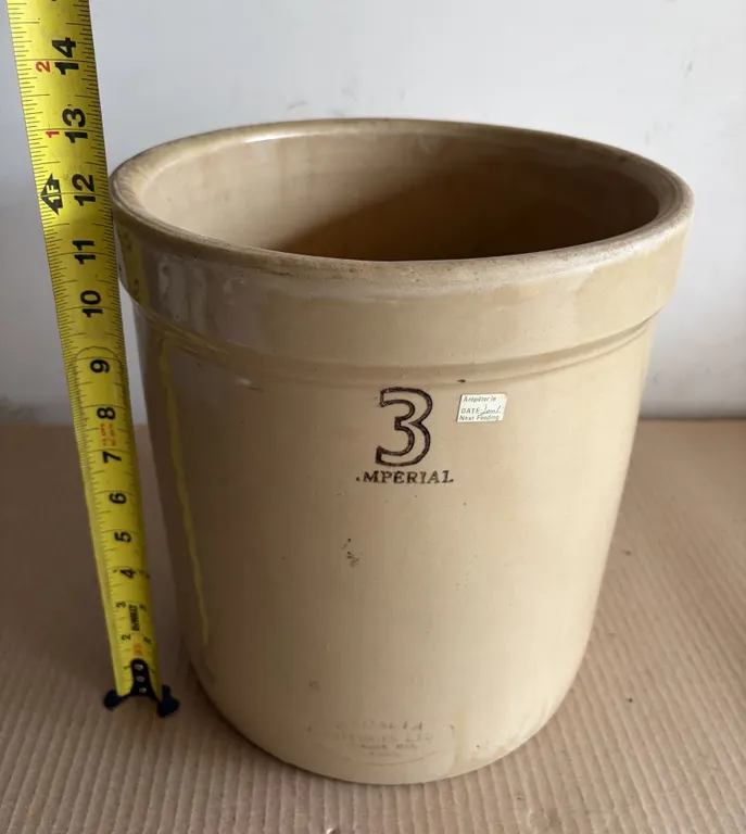 Vintage 3 Gal Medalta Crock