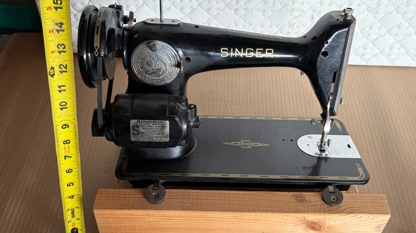 Singer Swing Machine. (Untested)