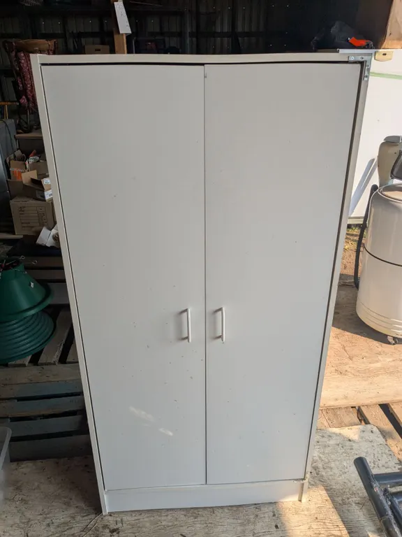 Cabinet with 4 interior shelves, 30x16x60"