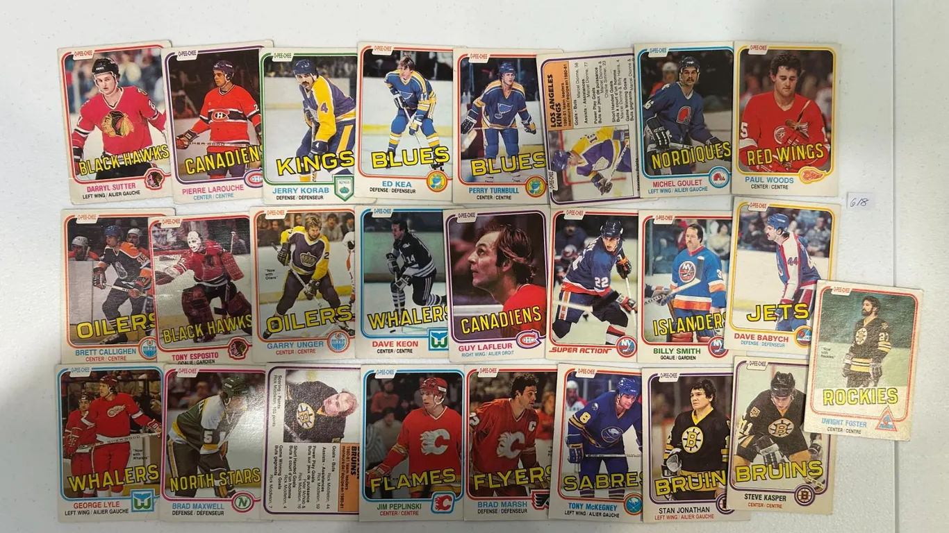1981-82 OPC Hockey Cards (25)