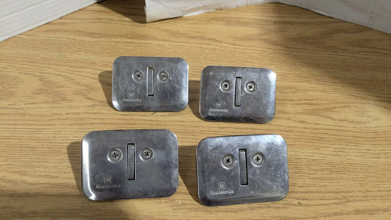 Cargo Hooks for GM Truck Box Pockets