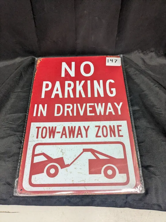 Metal sign, 12x8", No parking
