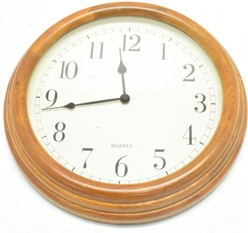 CLASSIC ROUND QUARTZ WALL CLOCK