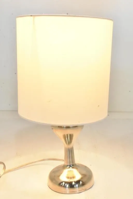 POLISHED SILVER-TONE LAMP WITH HOUR GLASS BASE