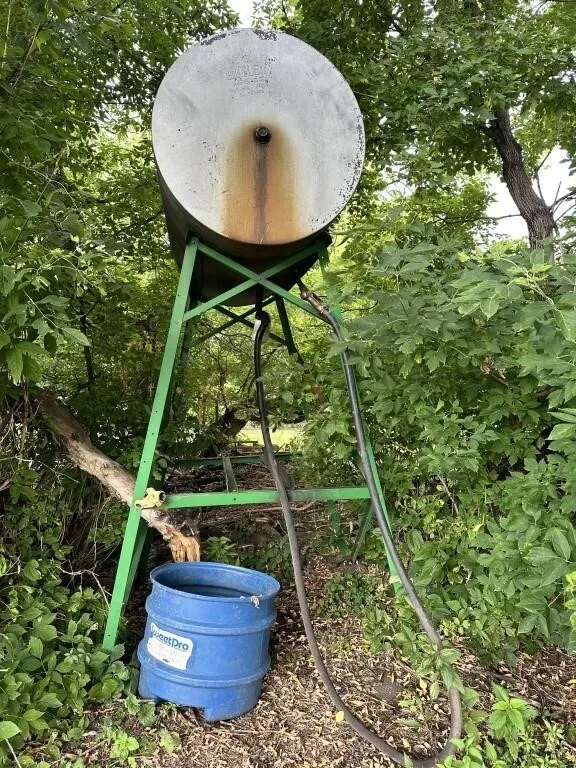 300 GAL FUEL TANK ON STAND