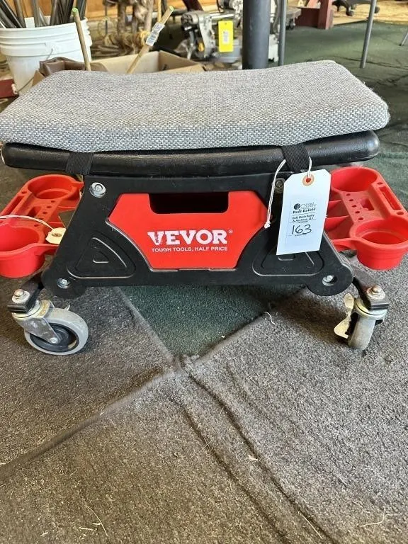 2 VEVOR ROLLING MECHANIC'S STOOLS