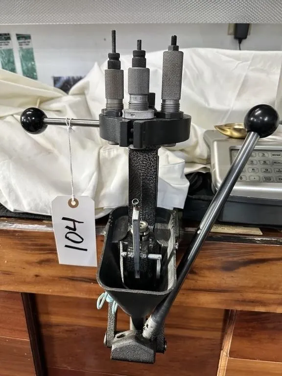LYMAN TURRET RELOADING PRESS