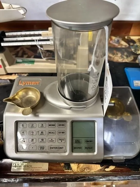 LYMAN DIGITAL POWDER SCALE & AUTO POWDER DISP