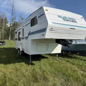 1999 Vanguard W258 26' Holiday Trailer