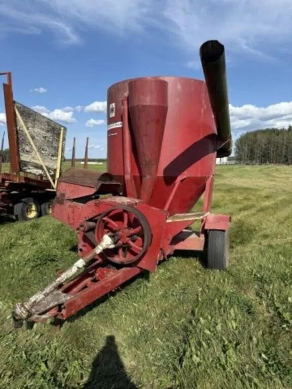 International McCormick 1050 Mixer Mill