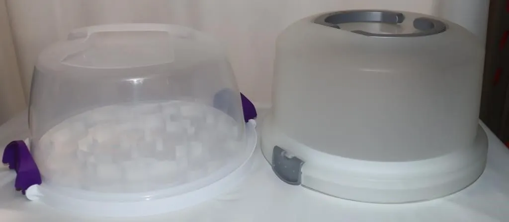 Plastic Cupcake & Cake Carriers w/ locking lids
