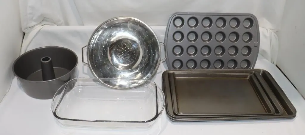 Kitchen Bakeware: Glass Baking Dish &
