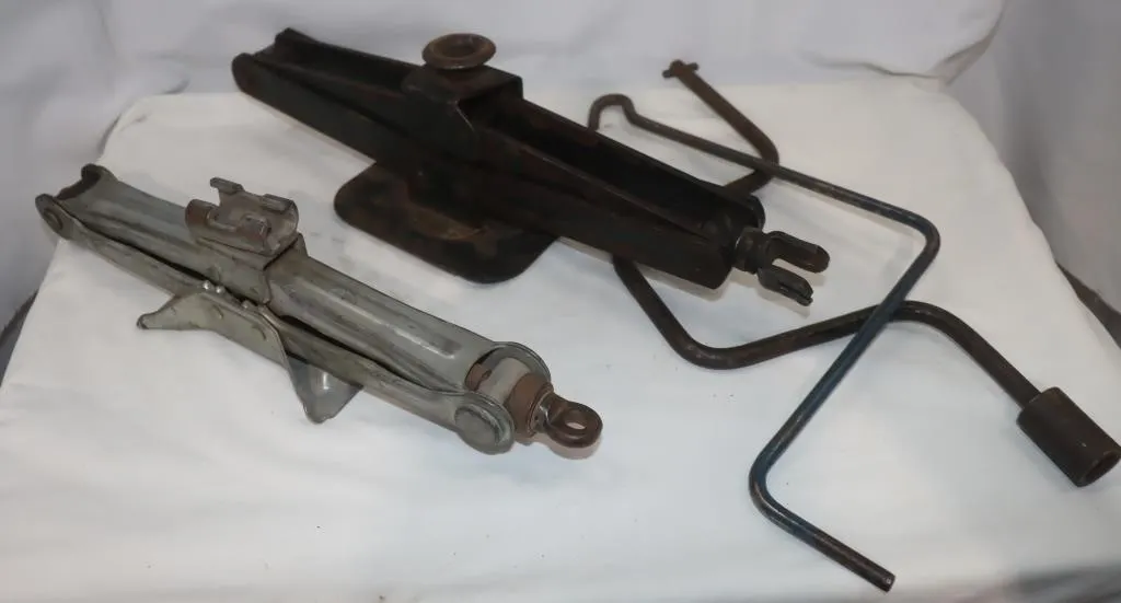Automotive Scissor Jacks w/ Crank Handles
