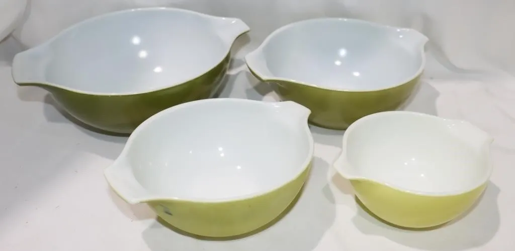 4 Pyrex Mixing Bowls (Models 441-444)